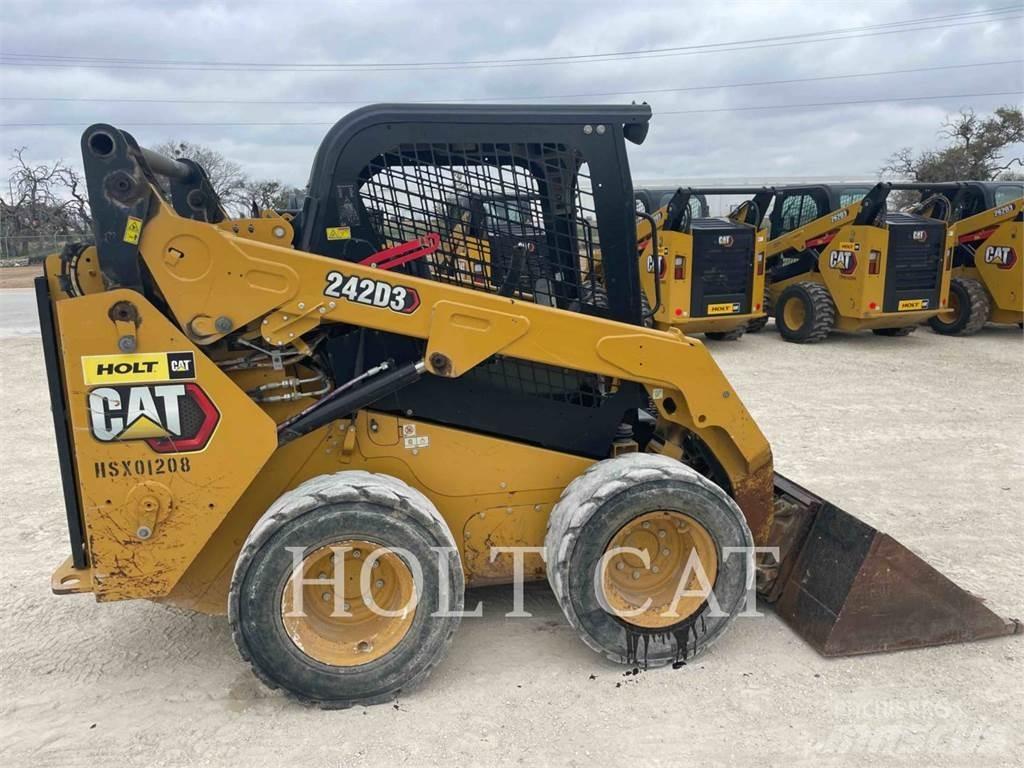 CAT 242D3 滑移装载机