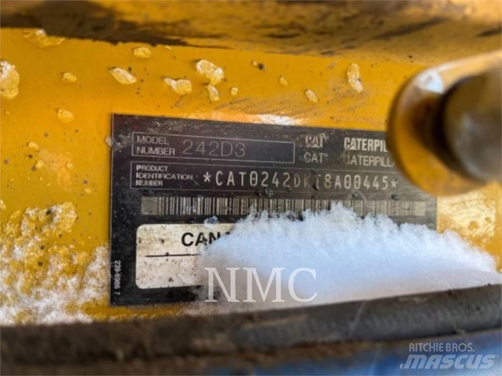 CAT 242D3 滑移装载机