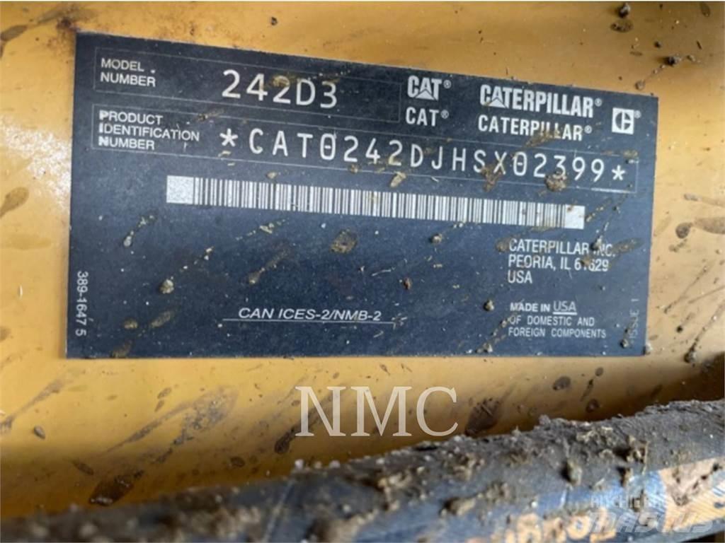 CAT 242D3 滑移装载机