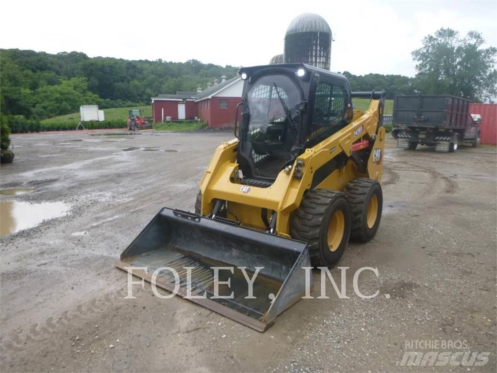 CAT 242D3 滑移装载机