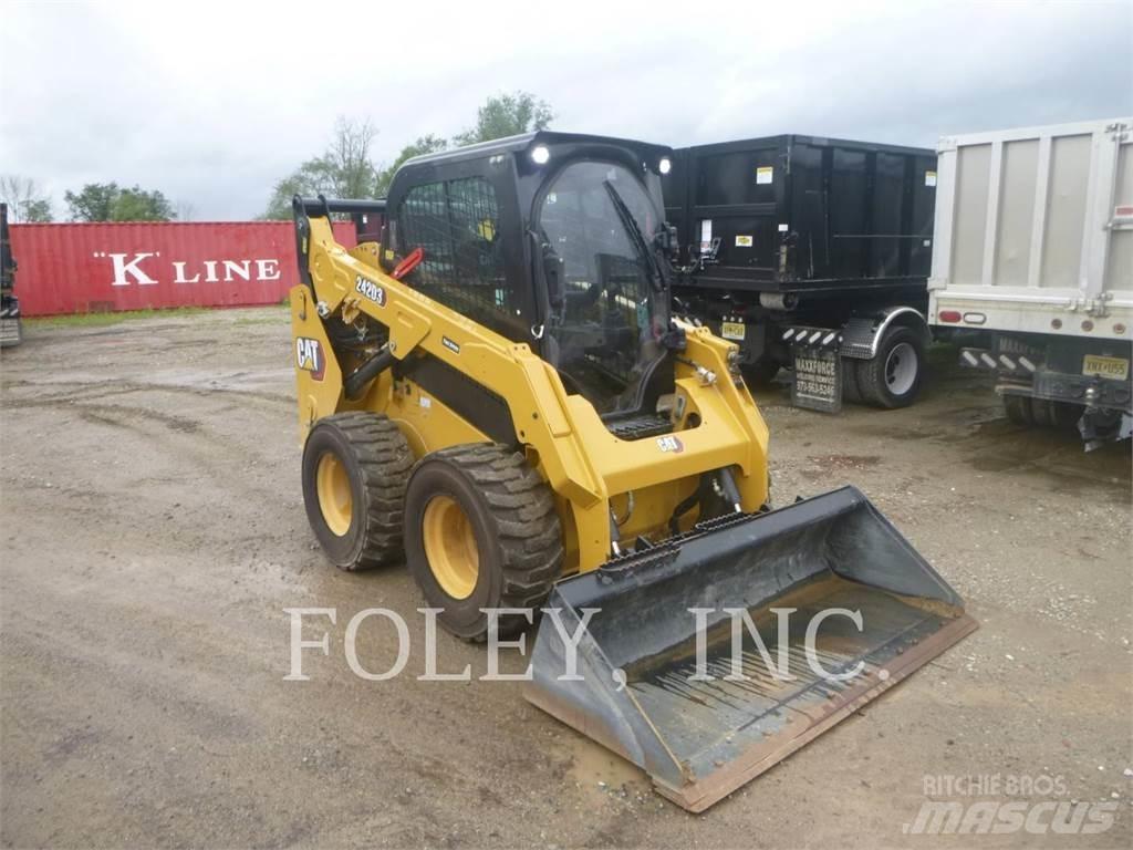 CAT 242D3 滑移装载机