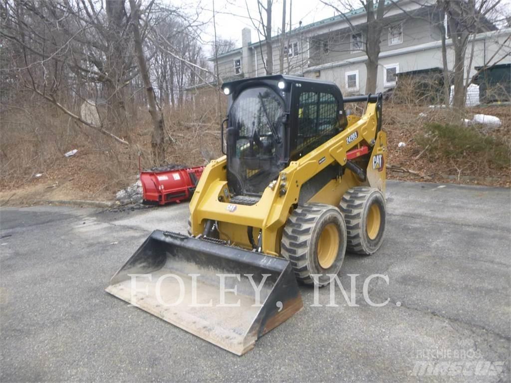 CAT 242D3 滑移装载机