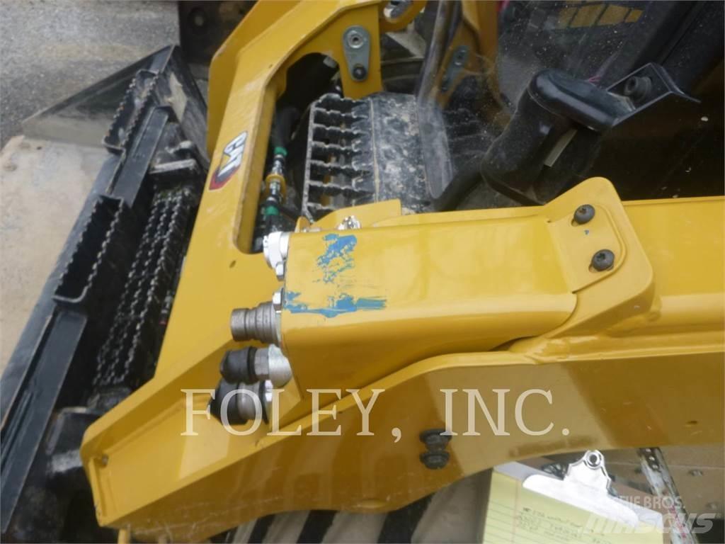 CAT 242D3 滑移装载机
