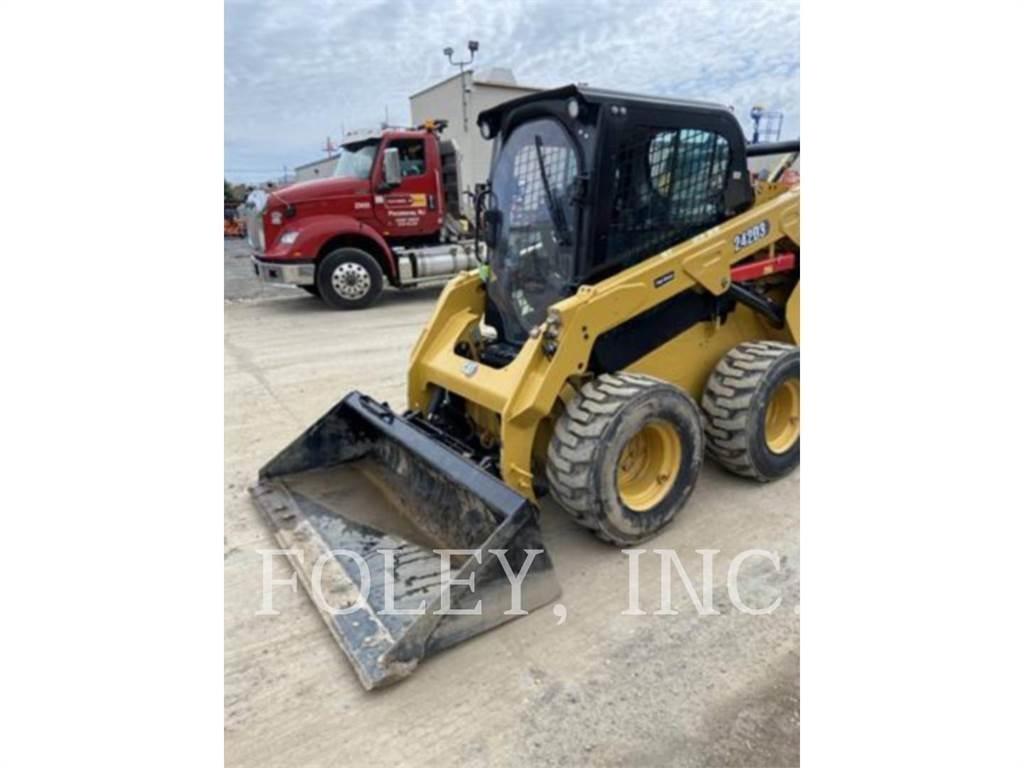 CAT 242D3 滑移装载机