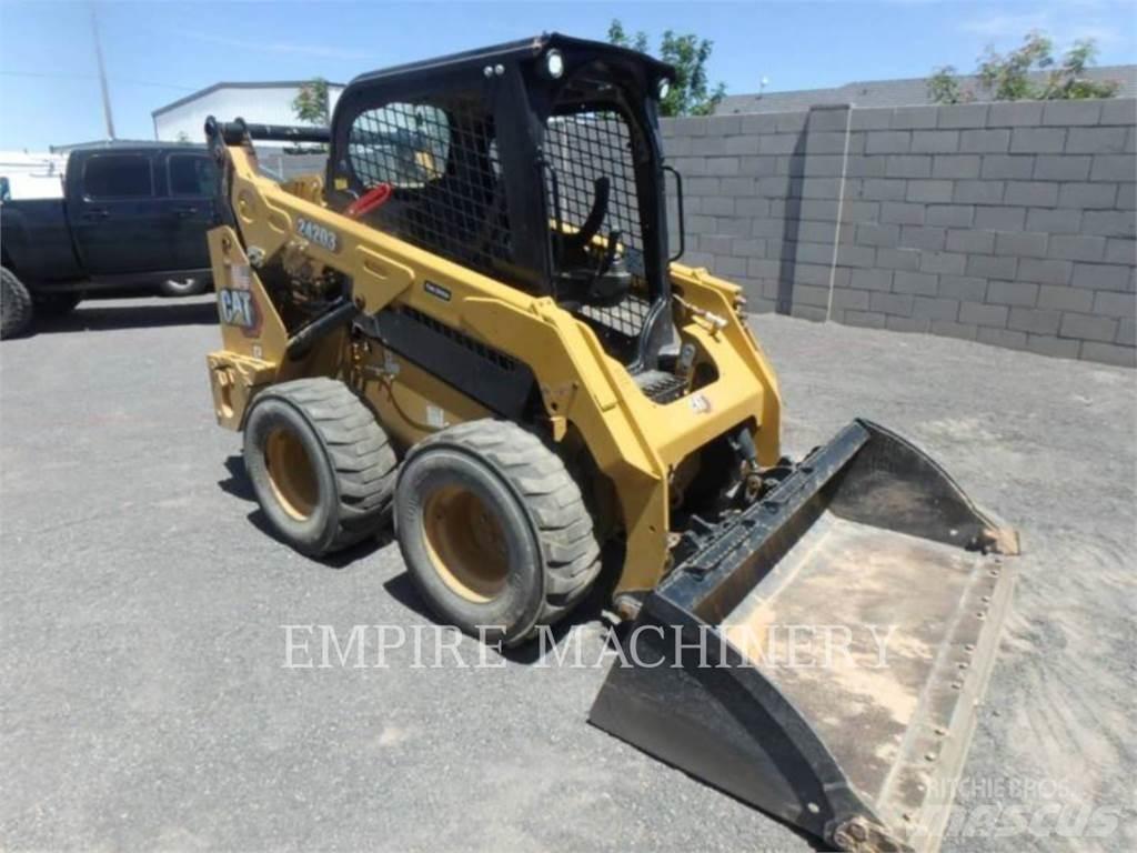 CAT 242D3 滑移装载机