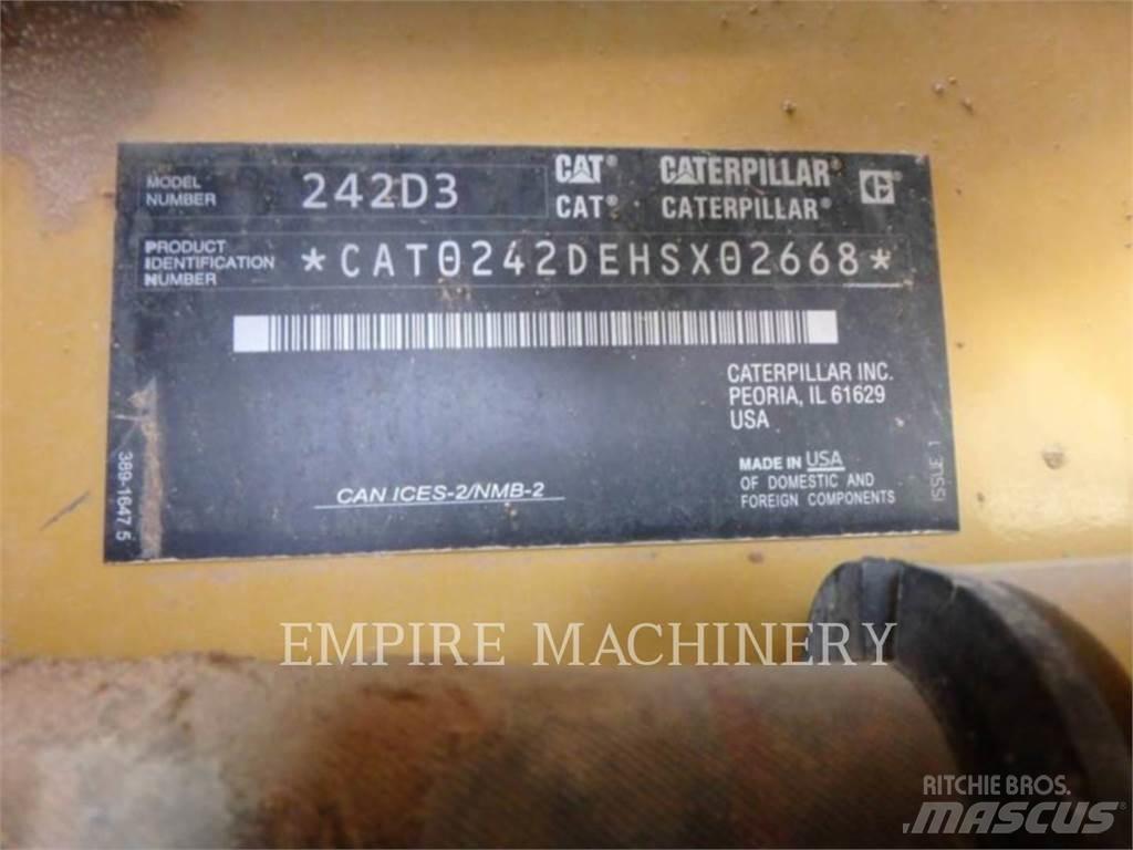 CAT 242D3 滑移装载机
