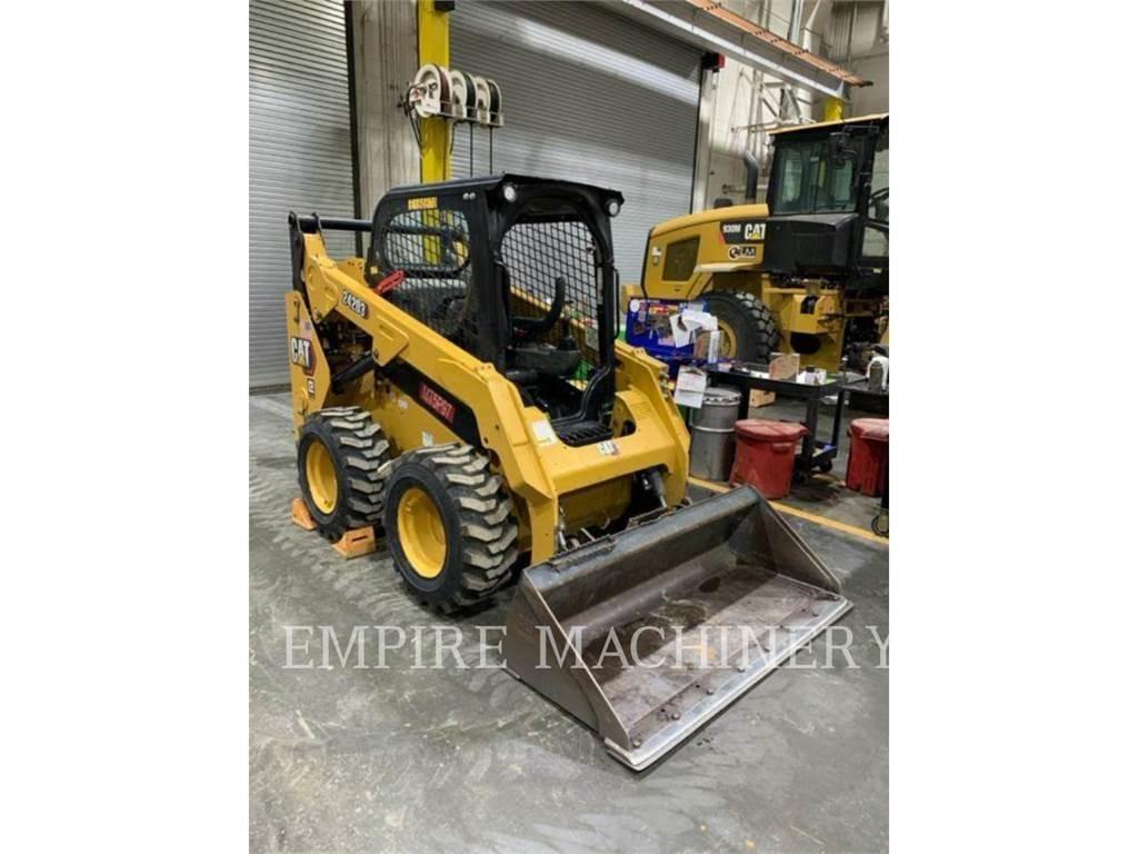 CAT 242D3 滑移装载机