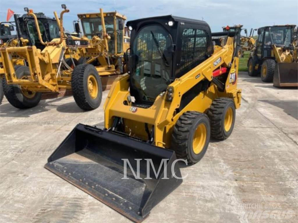 CAT 242D3 滑移装载机
