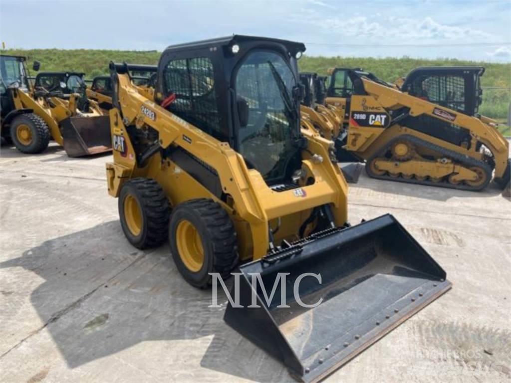 CAT 242D3 滑移装载机