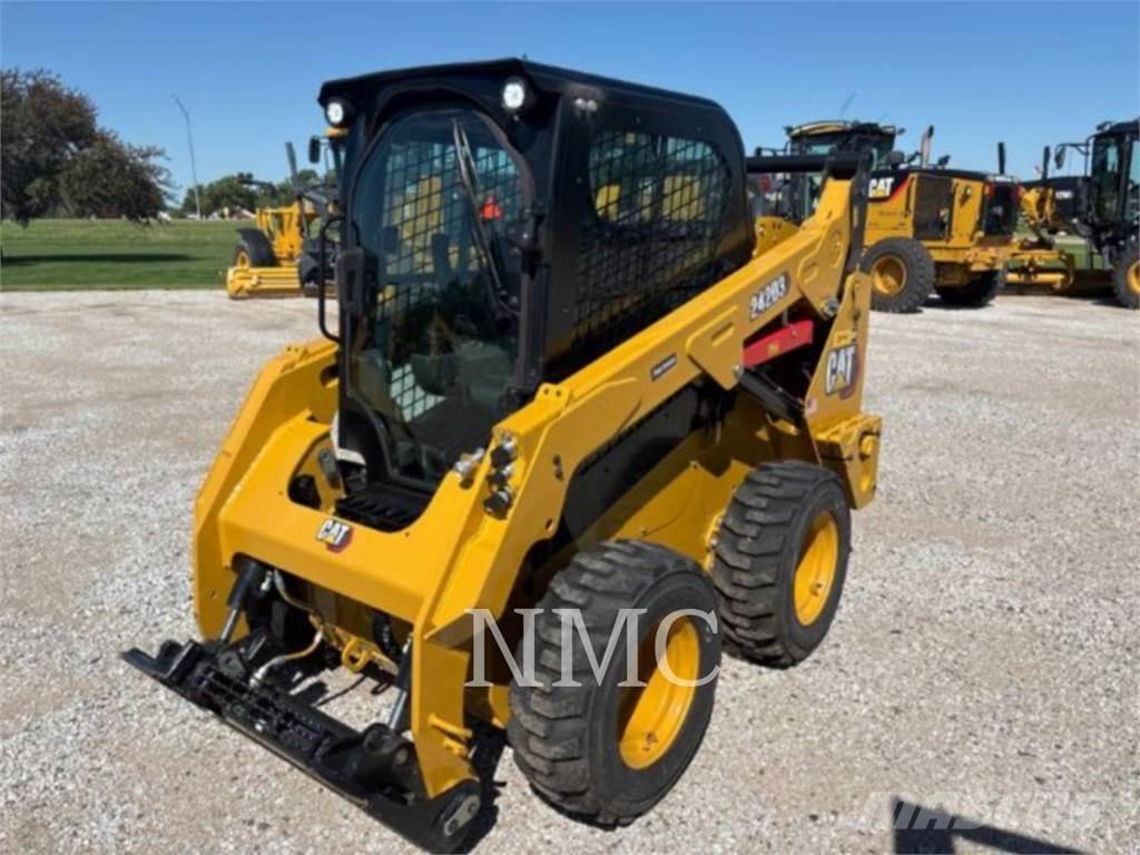 CAT 242D3 滑移装载机