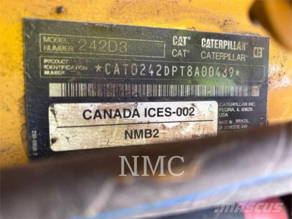 CAT 242D3 滑移装载机