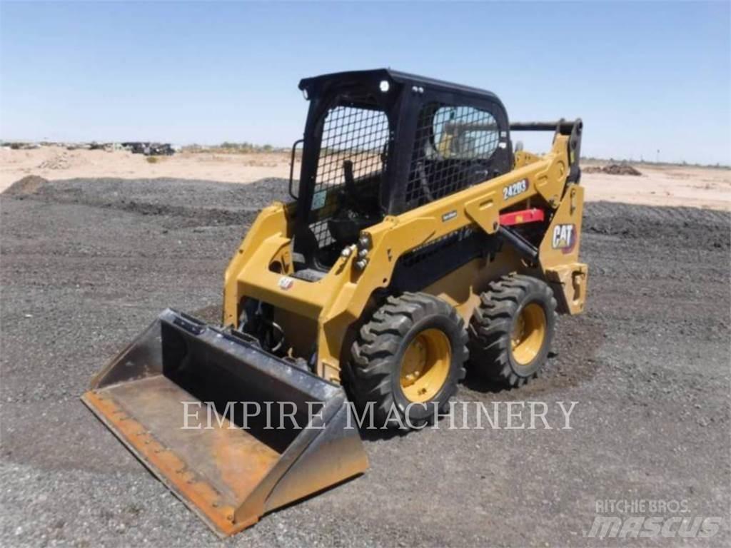 CAT 242D3 滑移装载机