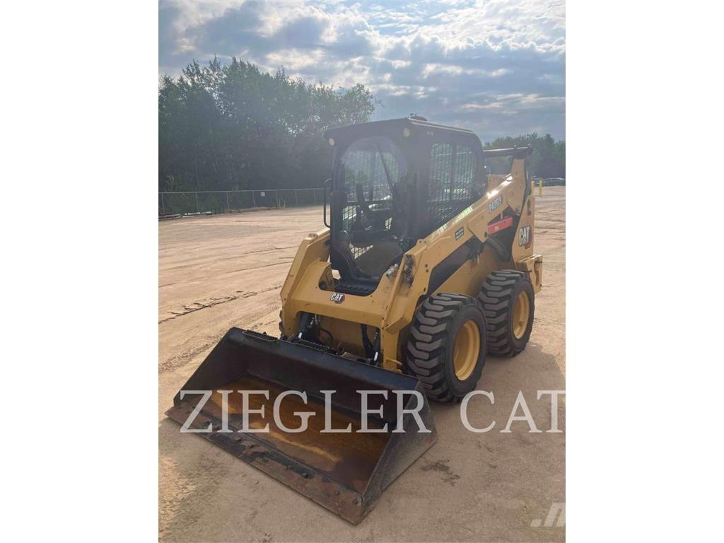 CAT 242D3 滑移装载机