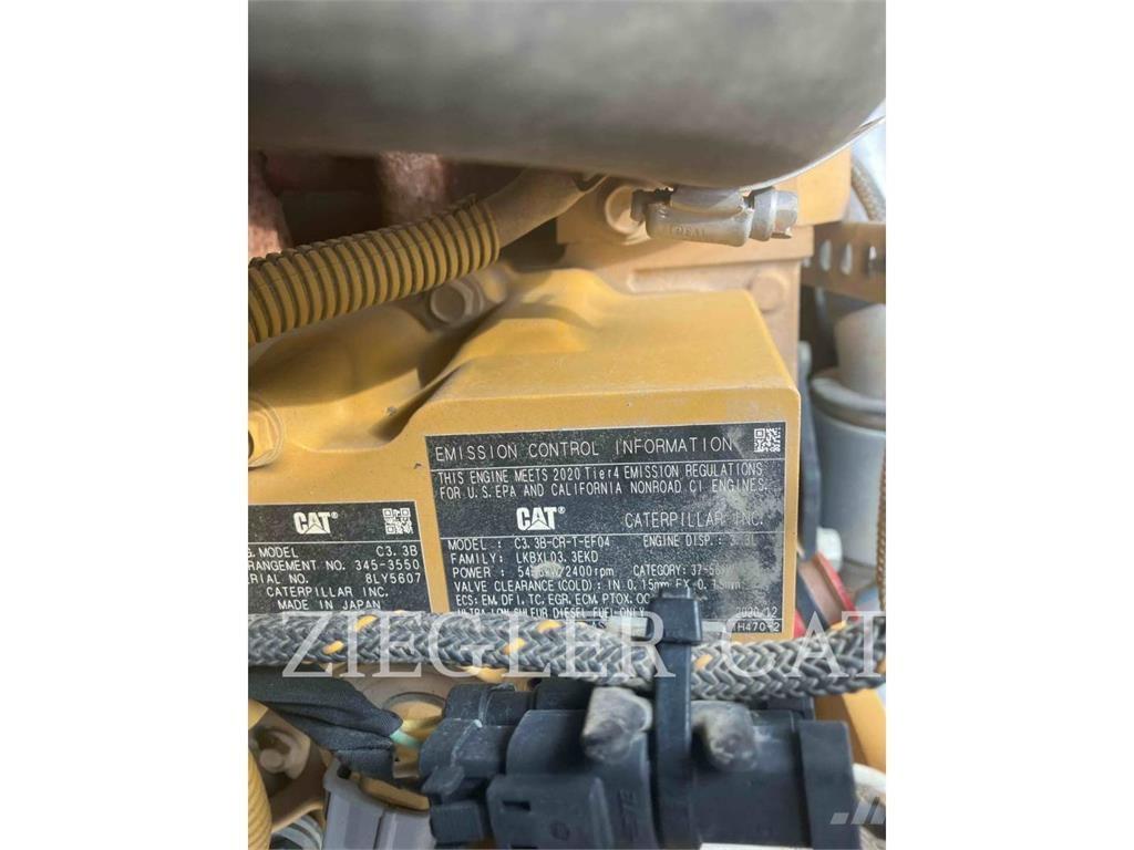CAT 242D3 滑移装载机