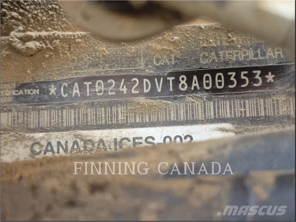 CAT 242D3 滑移装载机