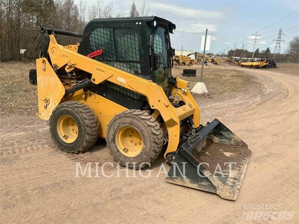 CAT 242D3 A2Q 滑移装载机