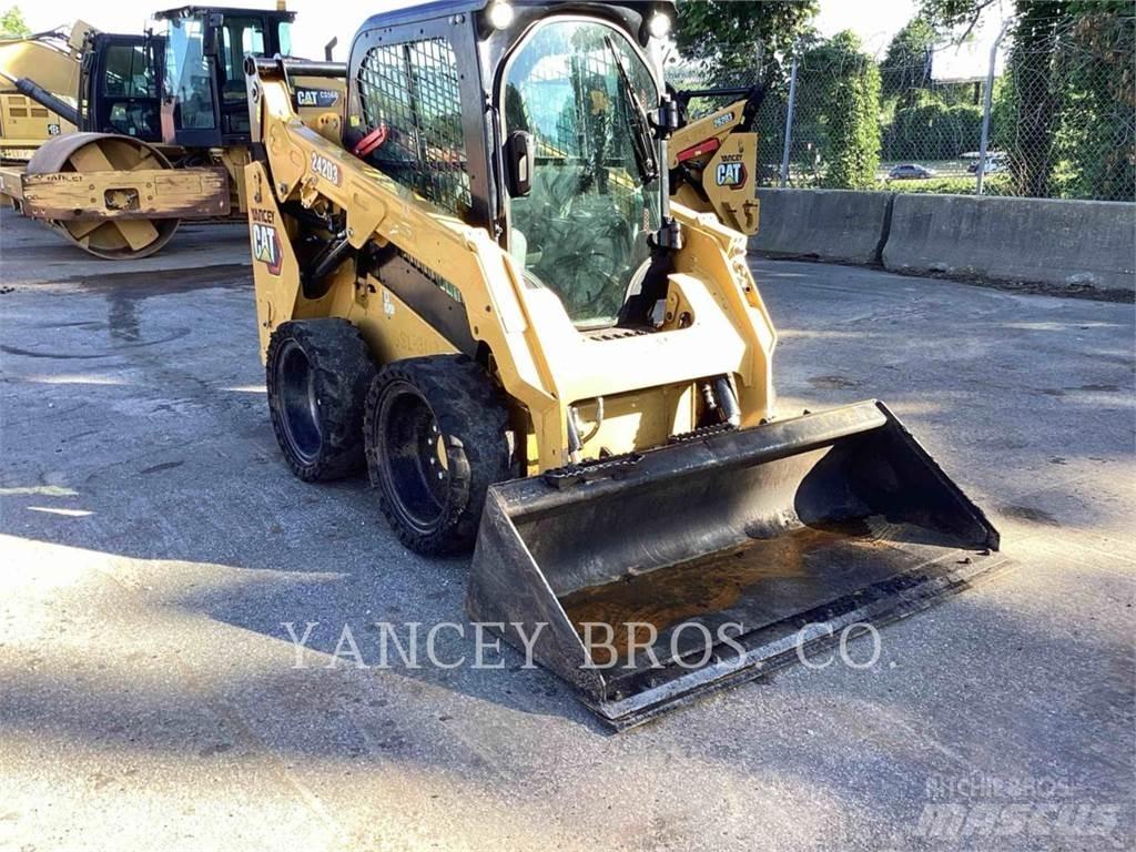 CAT 242D3 AC 滑移装载机
