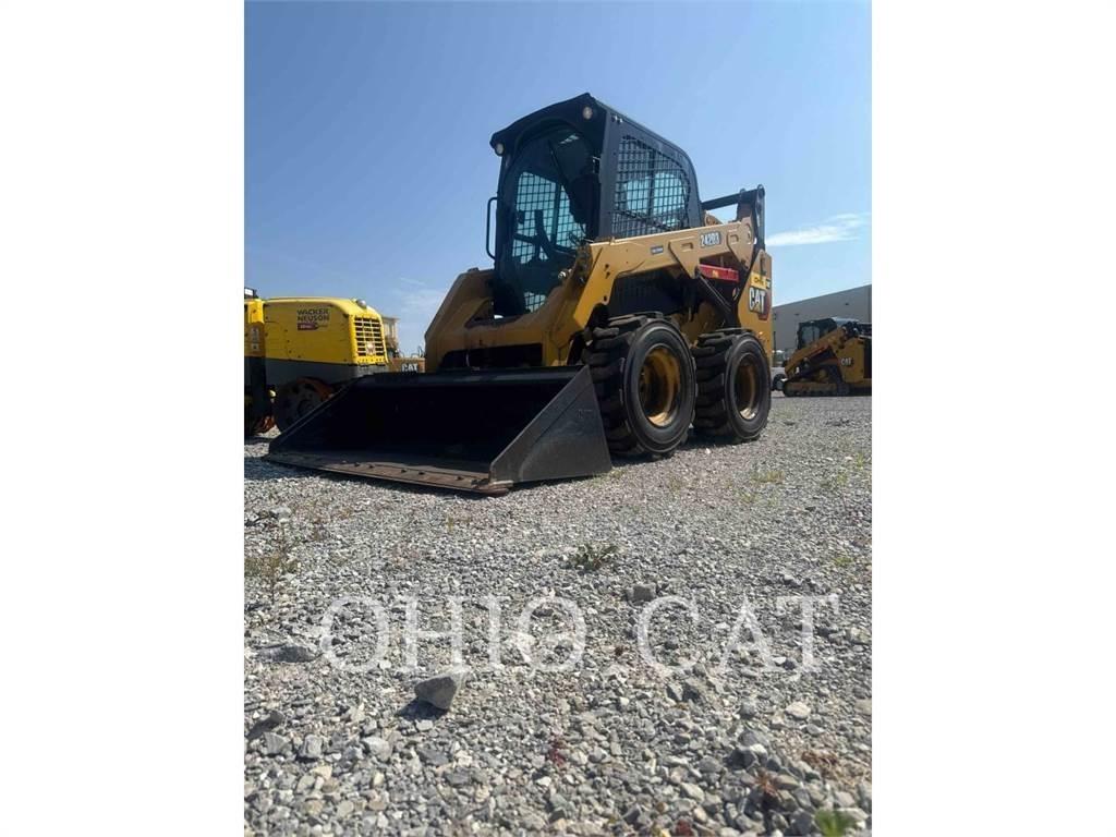 CAT 242D3 C3H2 滑移装载机