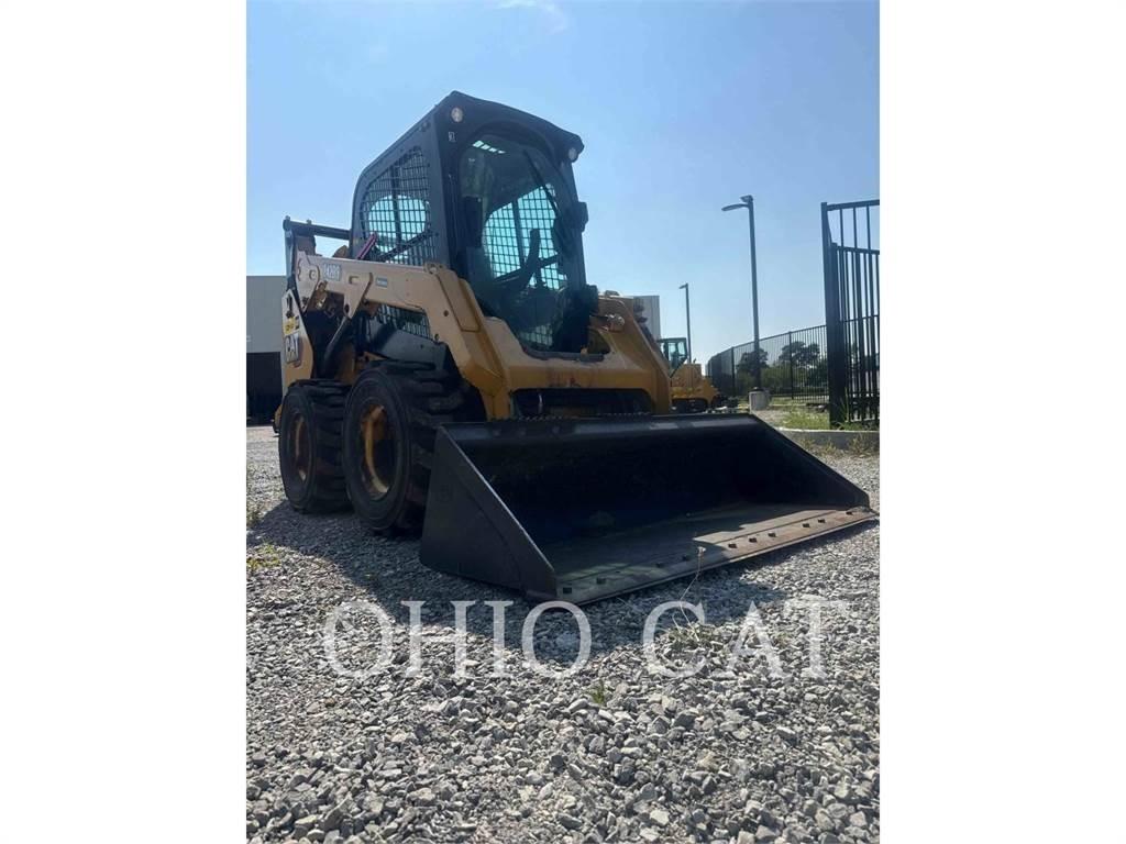 CAT 242D3 C3H2 滑移装载机