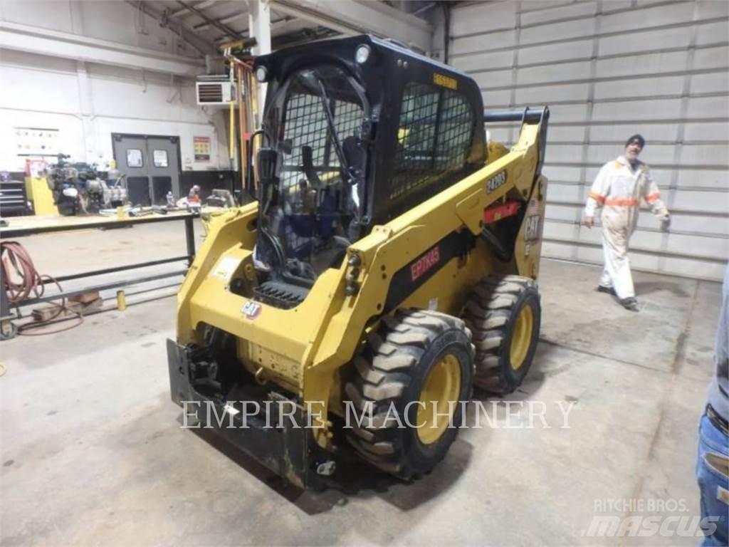 CAT 242D3 CA 滑移装载机
