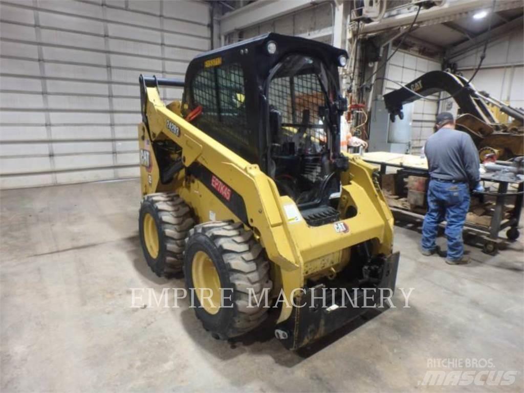CAT 242D3 CA 滑移装载机