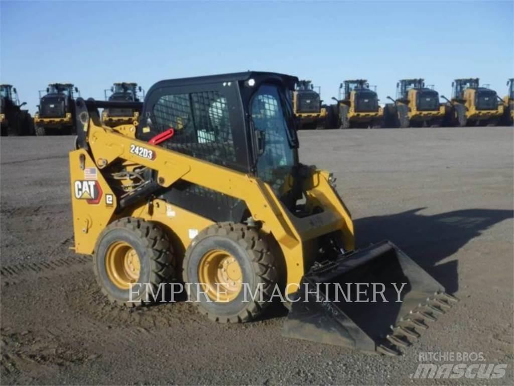 CAT 242D3 CA 滑移装载机