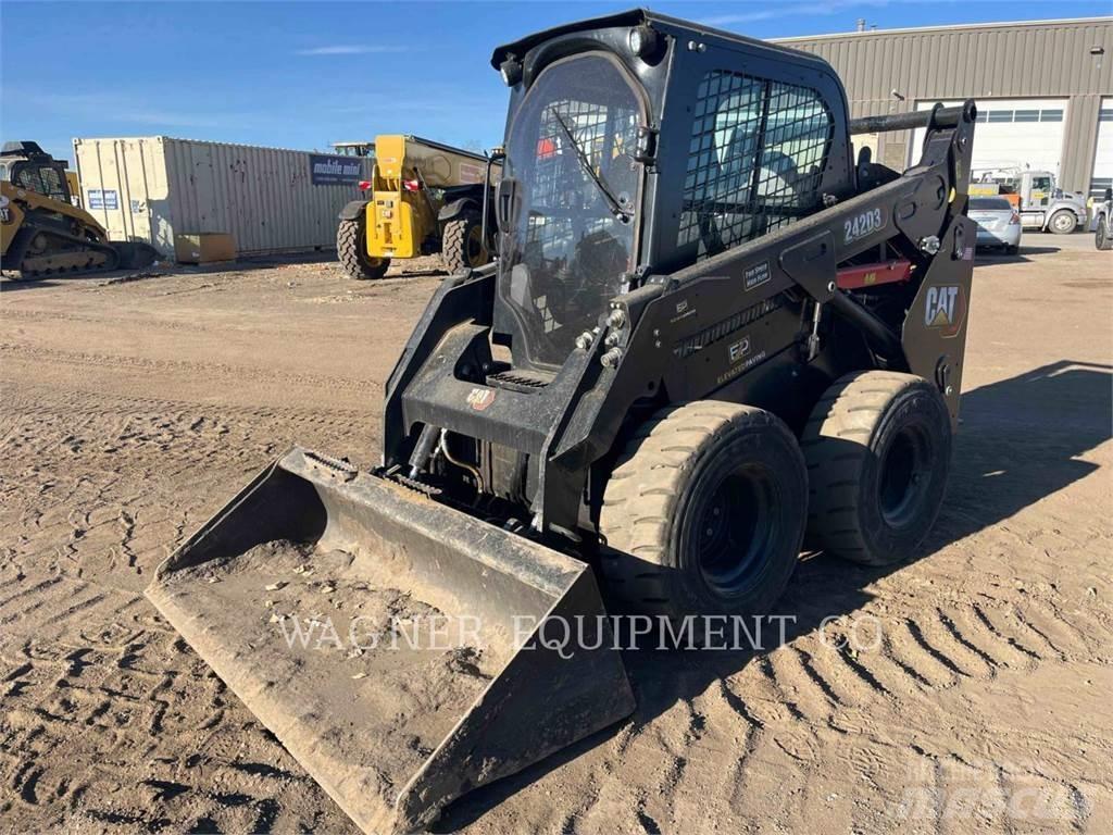 CAT 242D3 HF 滑移装载机