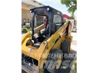 CAT 246 HF 滑移装载机