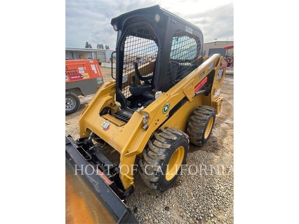 CAT 246 HF 滑移装载机