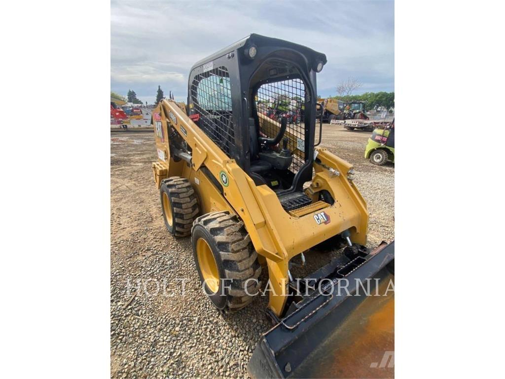 CAT 246 HF 滑移装载机