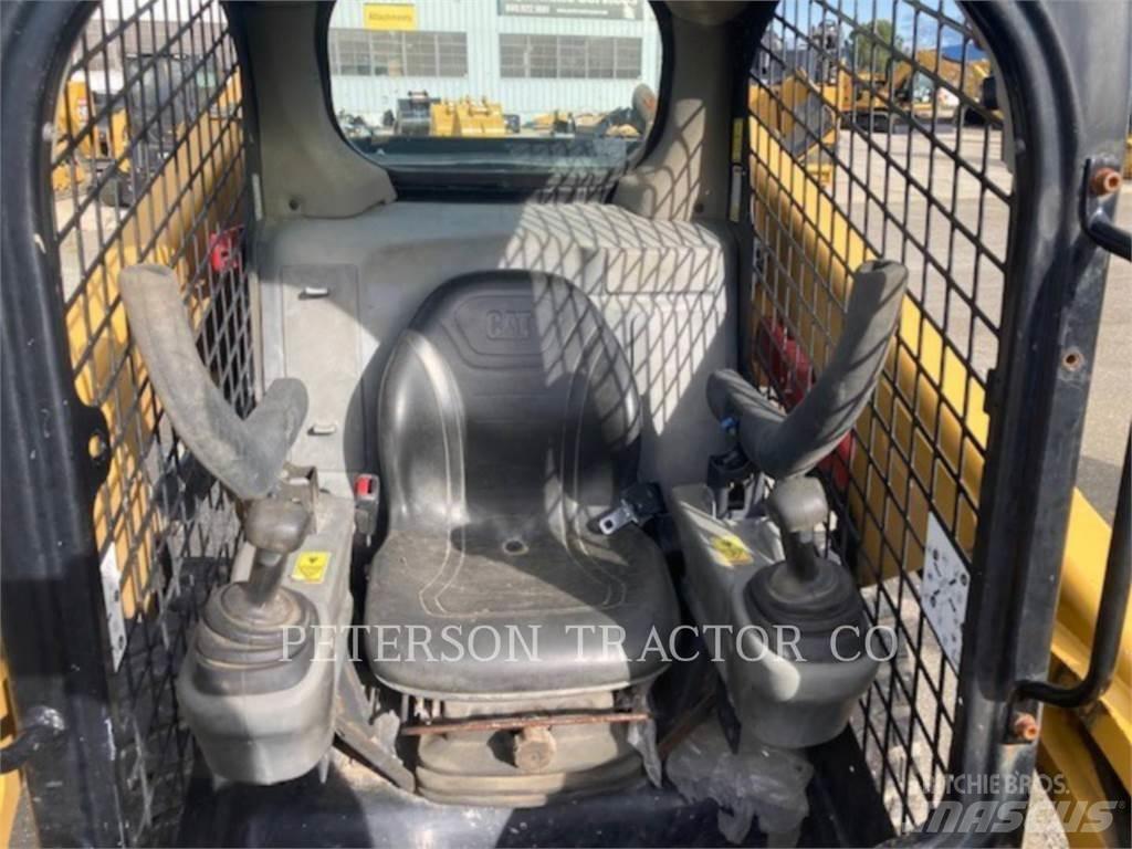 CAT 246D 滑移装载机