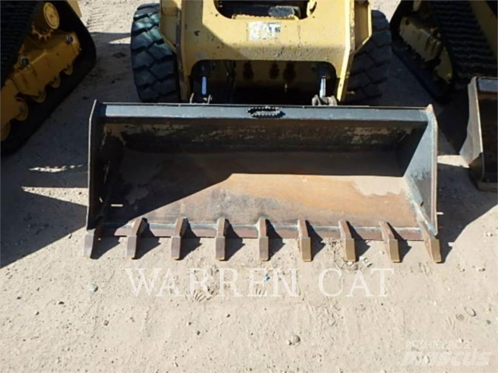 CAT 246D 滑移装载机