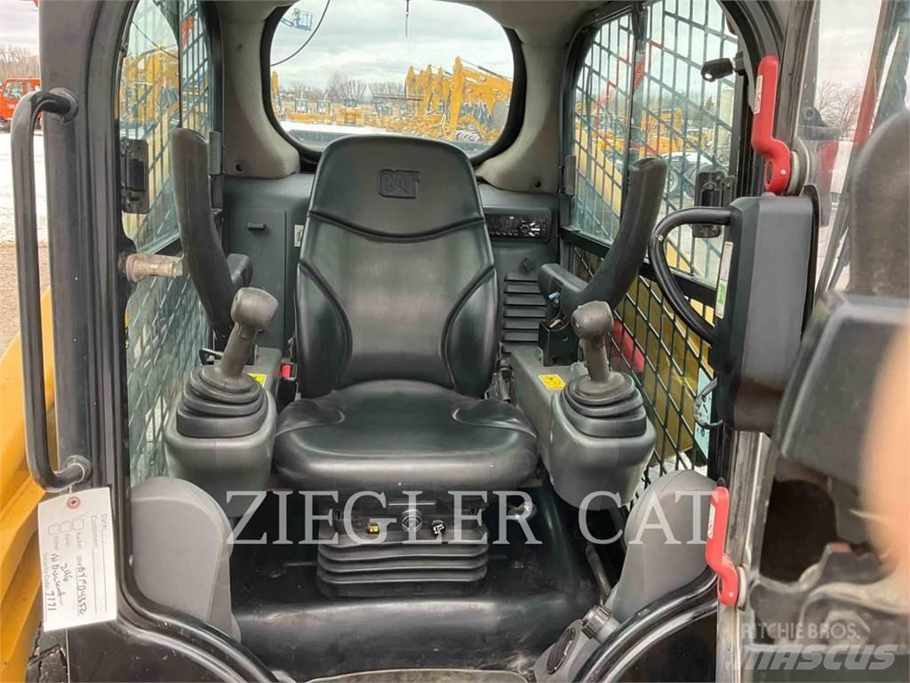 CAT 246D 滑移装载机
