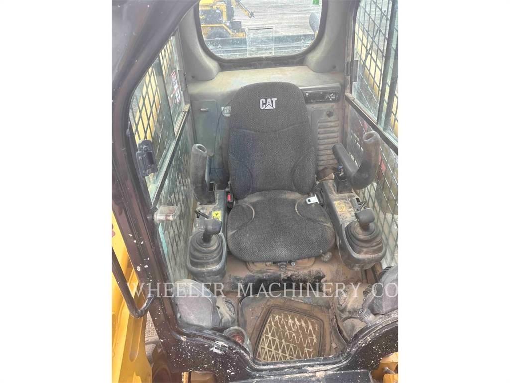 CAT 246D C3-H2 滑移装载机