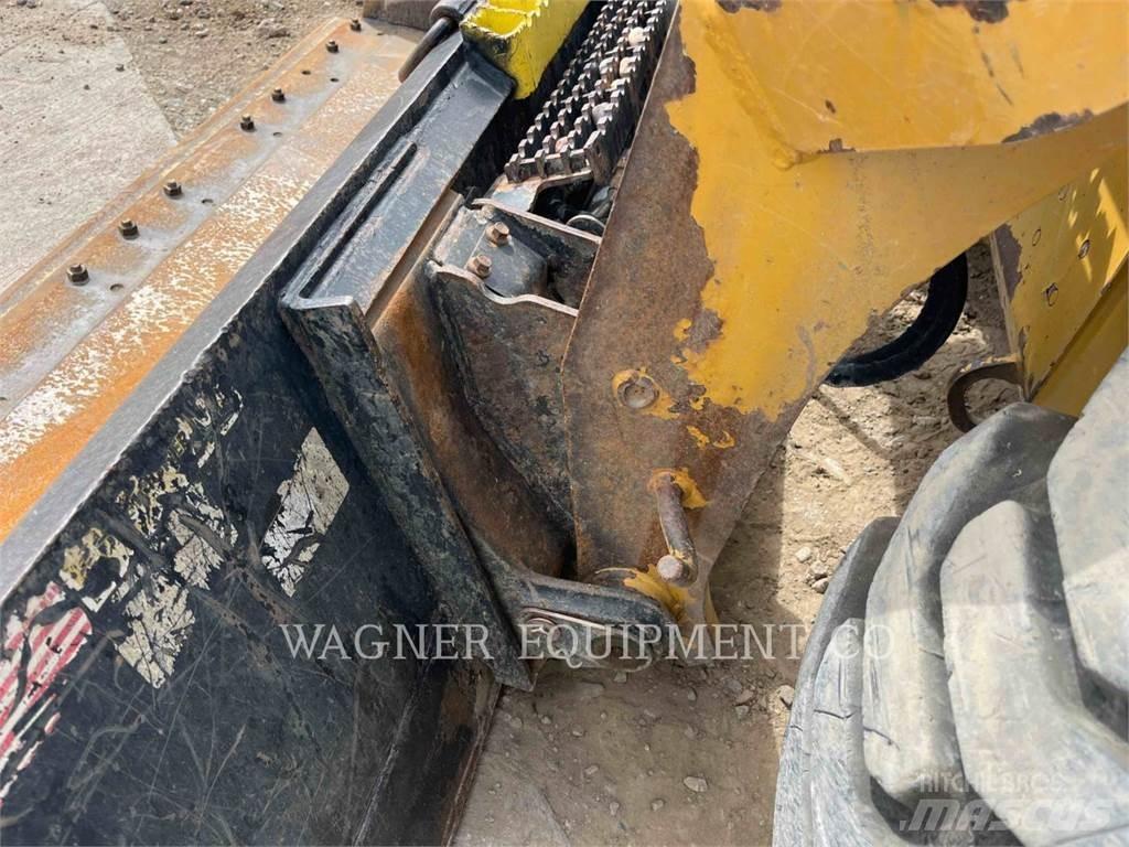 CAT 246D HF 滑移装载机