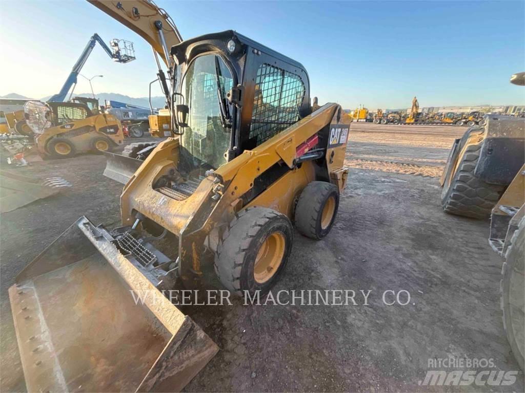 CAT 246D2 C3H4 滑移装载机