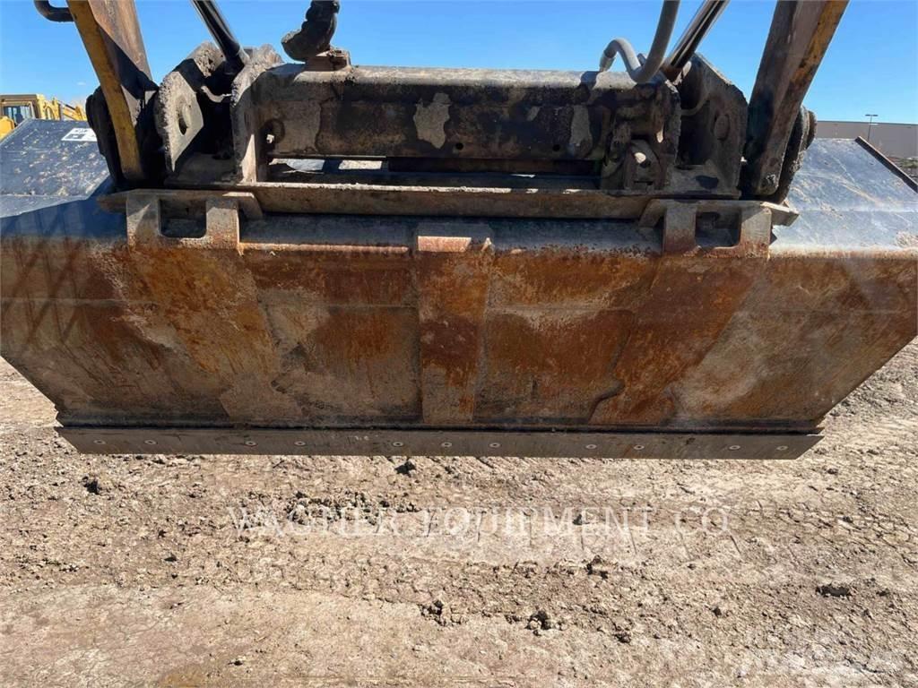 CAT 246D3 滑移装载机