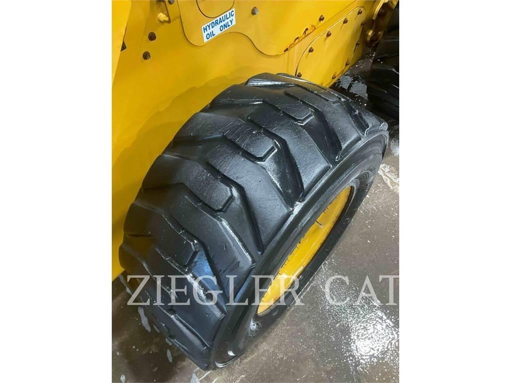 CAT 246D3 滑移装载机
