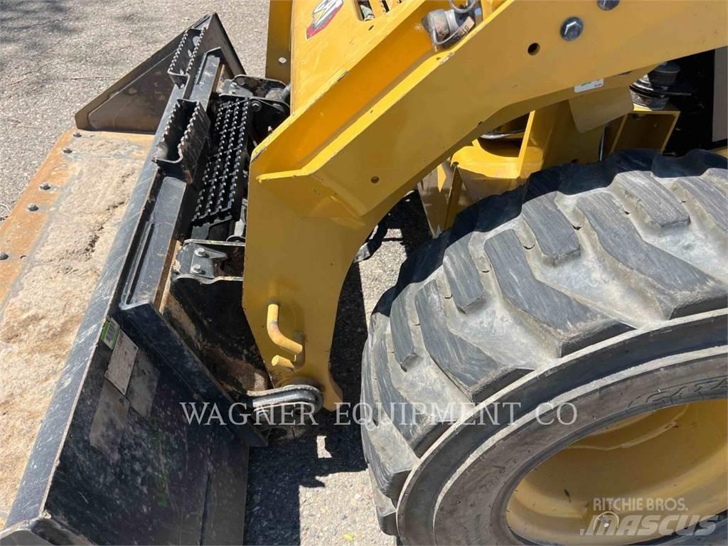 CAT 246D3 滑移装载机