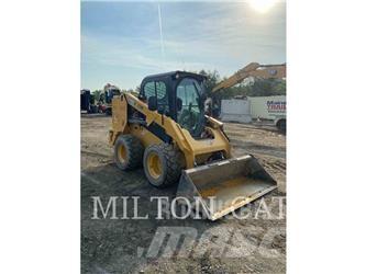 CAT 246D3 滑移装载机
