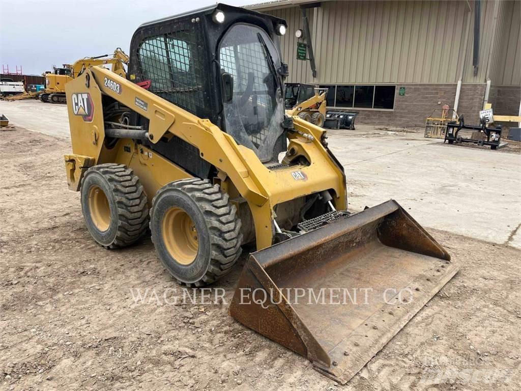 CAT 246D3 滑移装载机
