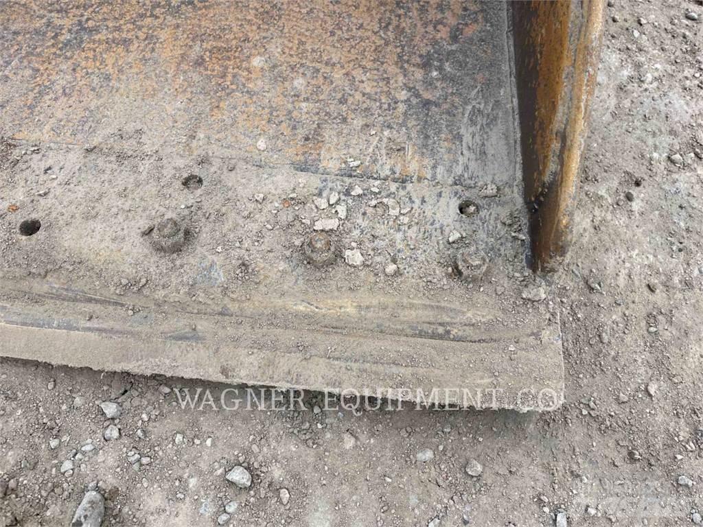 CAT 246D3 滑移装载机