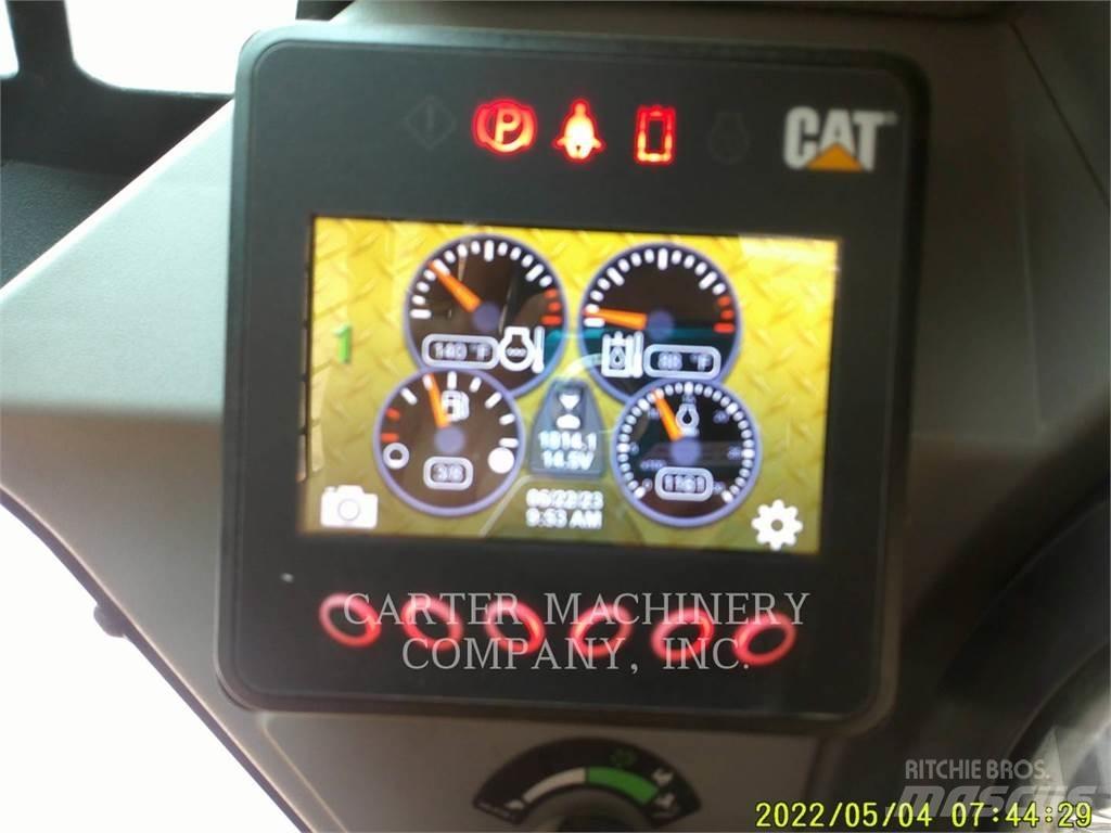 CAT 246D3 滑移装载机