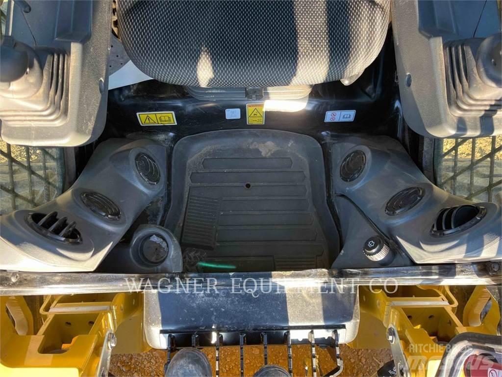 CAT 246D3 滑移装载机