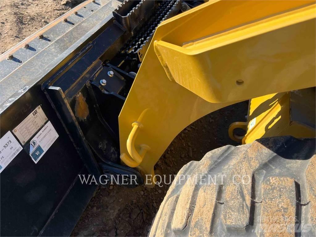 CAT 246D3 滑移装载机