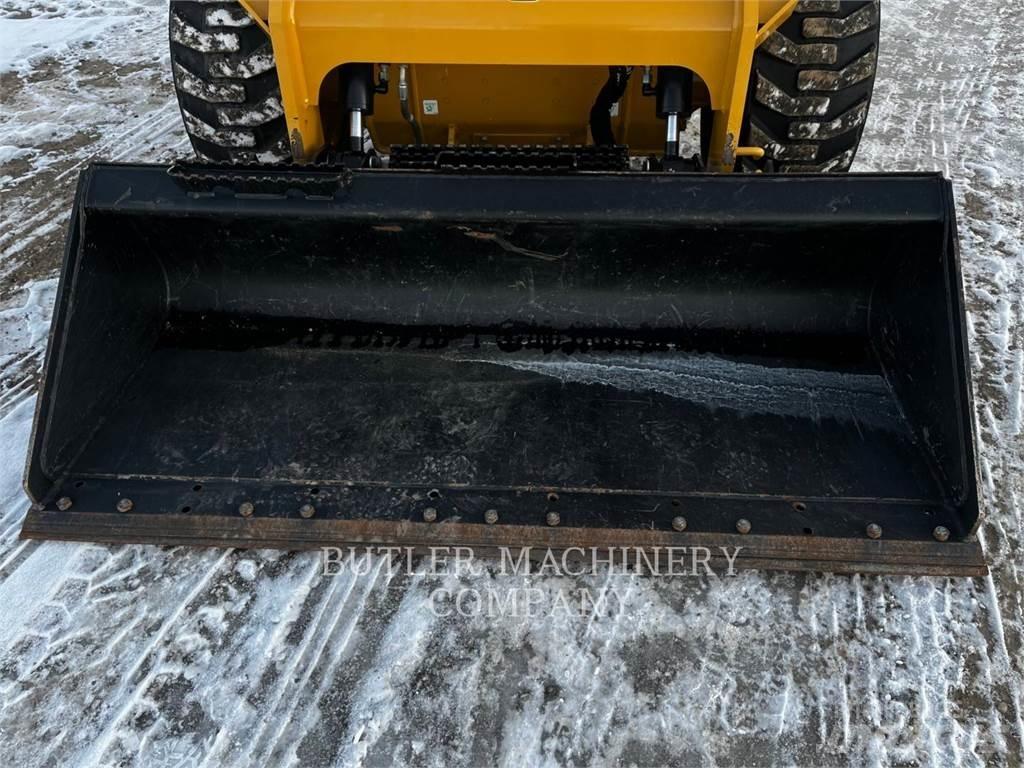 CAT 246D3 滑移装载机