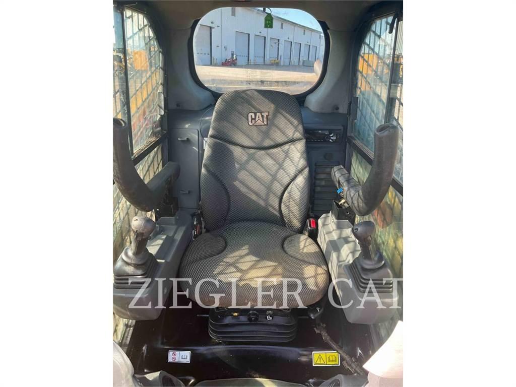 CAT 246D3 滑移装载机