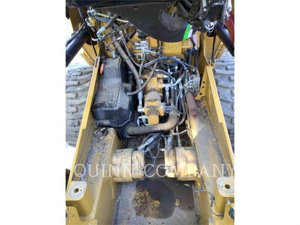 CAT 246D3 滑移装载机