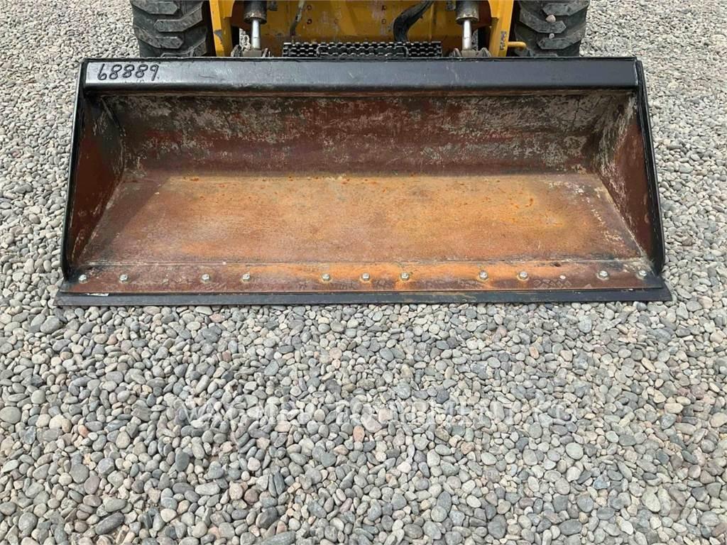 CAT 246D3 滑移装载机