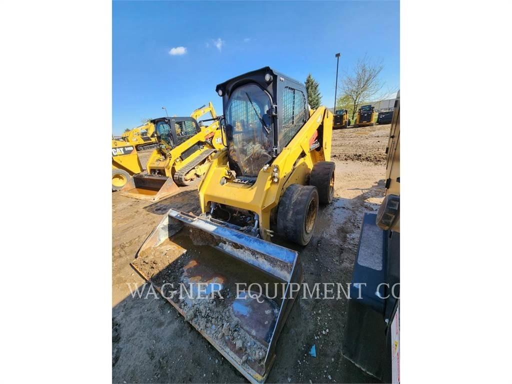 CAT 246D3 滑移装载机